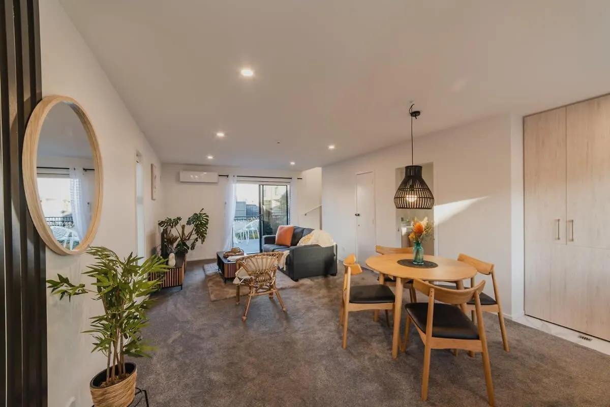 Enchanting Getaway In Merivale Christchurch 0*,